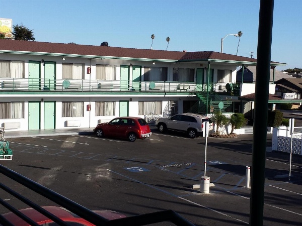 Travelers Beach Inn image 3